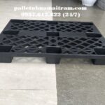 Nhà cung cấp pallet nhựa màu đen hàng đầu trên thị trường