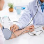bác sĩ điều trị cao huyết áp