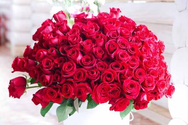 Send valentine florist with Bunch Red Roses