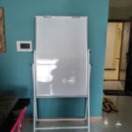Bảng Flipchart từ Hàn Quốc viết bút lông chân sắt sơn tĩnh điện KT 120 x 80cm.
