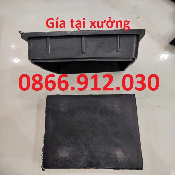 nut-bit-cao-su-vuong-100x100mm