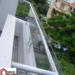 lam-lan-can-ban-cong-kinh-cuong-luc-viet-nhat-10mm-tru-lung