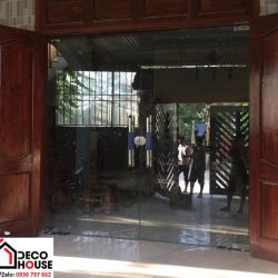 cua-kinh-thuy-luc-2-canh-khung-go