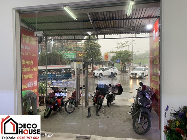 cua-kinh-thuy-luc-2-canh-mo-quay